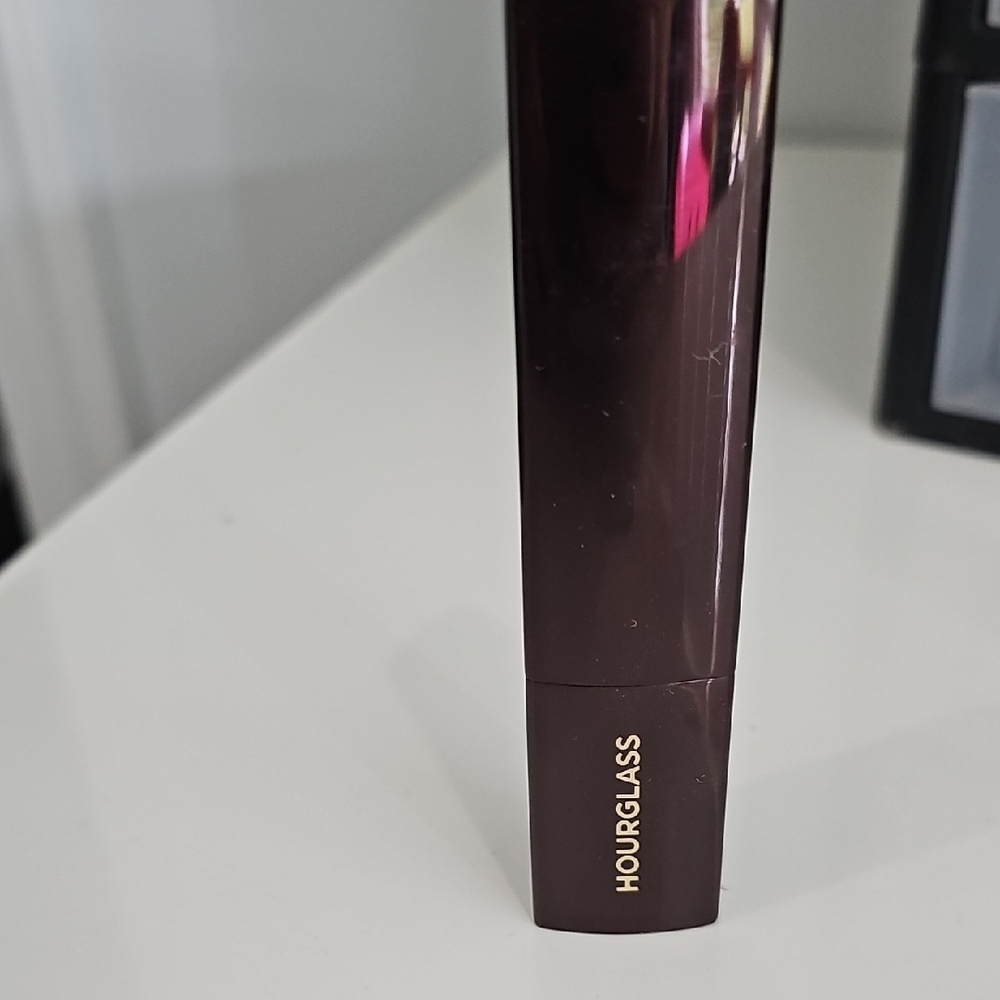 Hourglass Stick Foundation